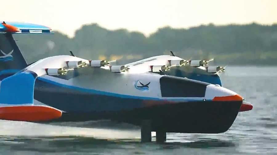 پرواز اولین کشتی برقی پرنده