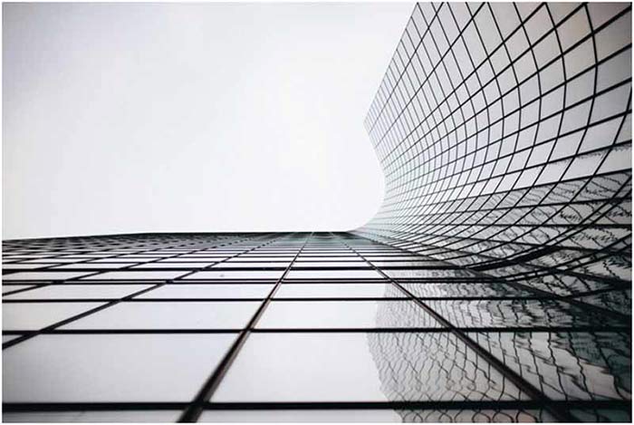 میتوانید با استفاده از عکاسی به سمت بالا، تصاویری متفاوت از آن چه واقعا به نظر میرسند خلق کنید.