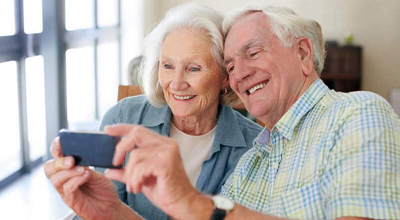 گوشی‌های هوشمند و کاهش افسردگی سالمندان